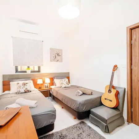 Seaview Promenade Apartment *