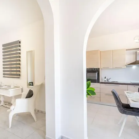 Апартаменты Seaview Promenade Салина