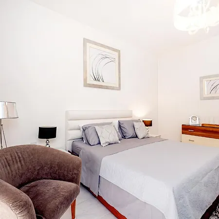 Seaview Promenade * Салина