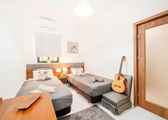 Seaview Promenade Apartment *